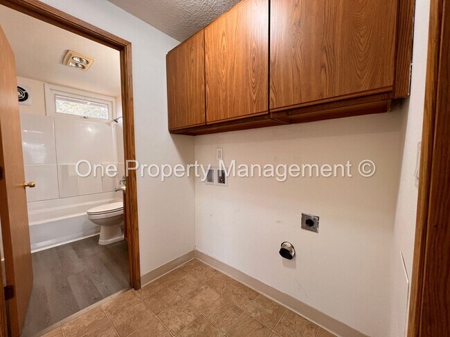 Building Photo - 119 SE 98th Ave