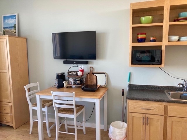 Building Photo - 39 Brown Ave