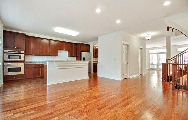 Building Photo - 1802 Admiral Ct