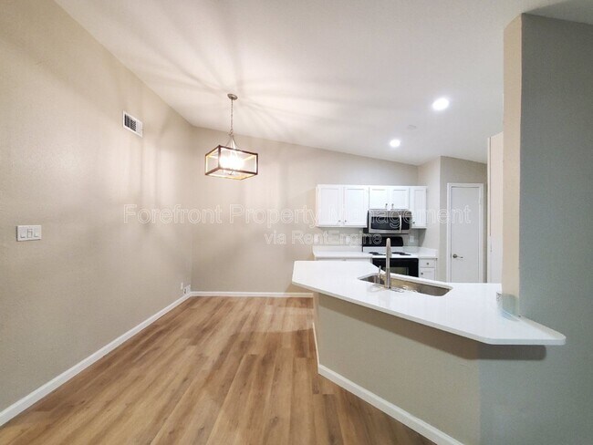 Building Photo - 5717 Lochmoor