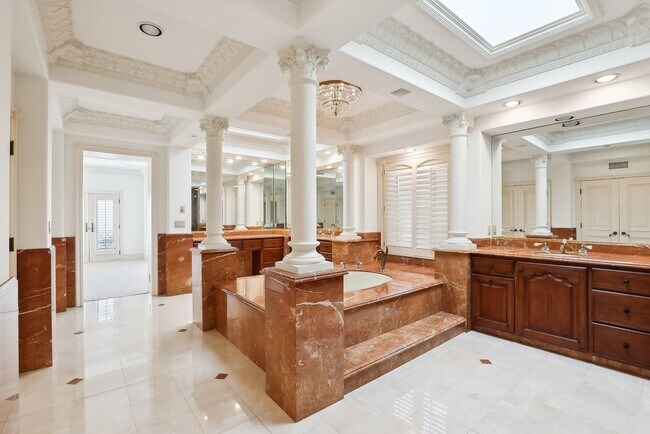 Building Photo - OCEAN VIEW CUSTOM BUILT LUXURY ESTATE