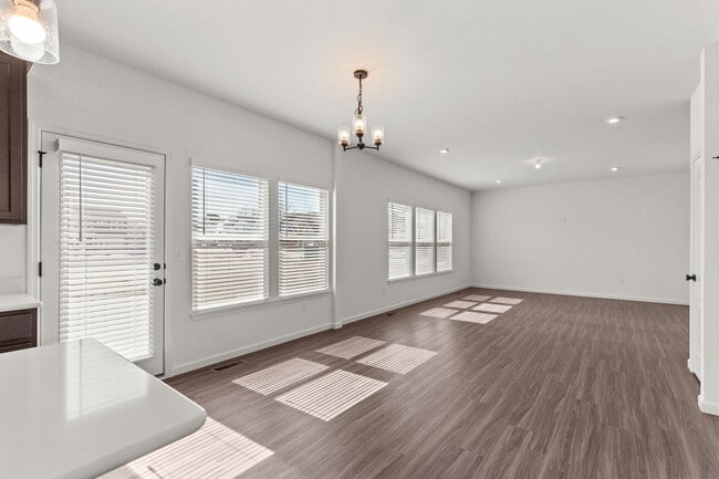 Building Photo - 126 Cardow Dr