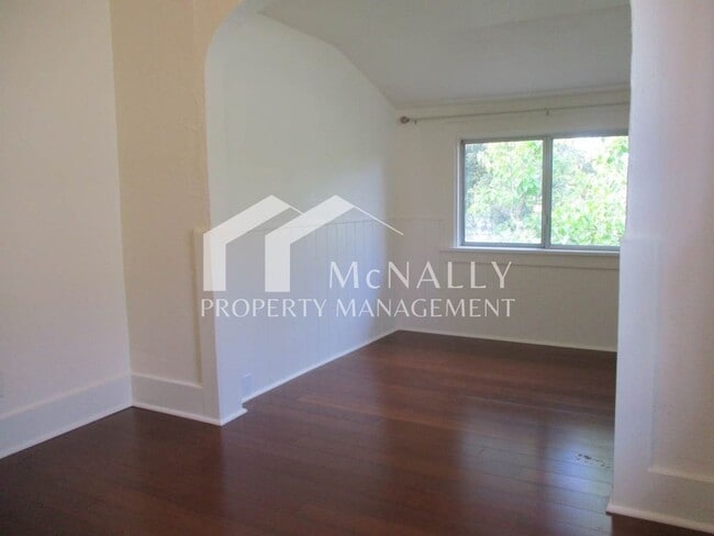 Building Photo - Charming 3-Bedroom Craftsman in Central Tacoma with Spacious Studio/Office