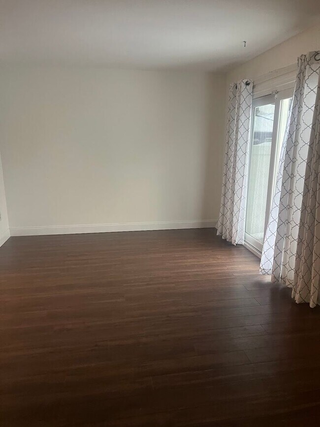 Building Photo - Now Available Spacious 3 Bedroom, 1.5 Bath Home