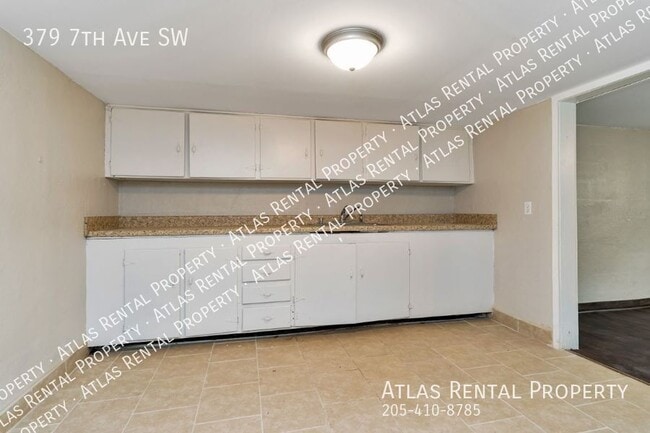 Building Photo - 379 7th Ave SW