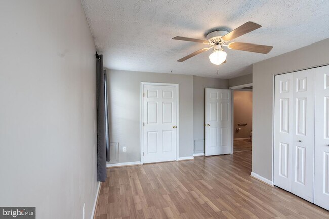Building Photo - 689 Winding Stream Way