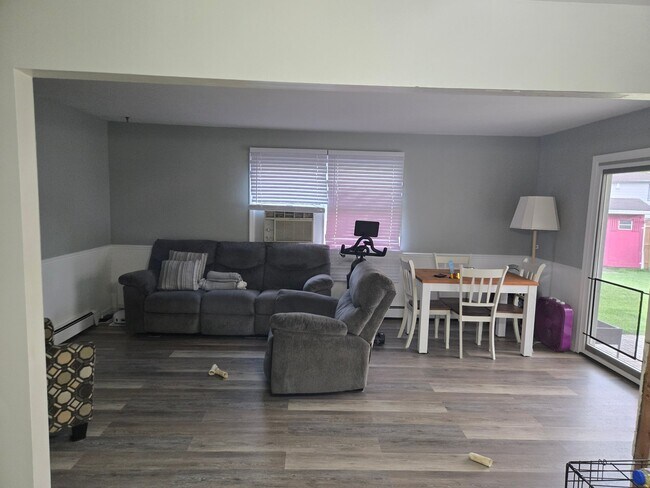 Building Photo - 3025 Shalimar Cir