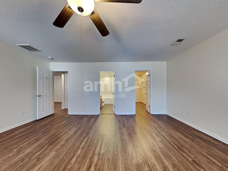 Building Photo - 3007 Crusades St