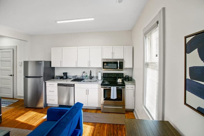 Building Photo - 1848 E 89th St