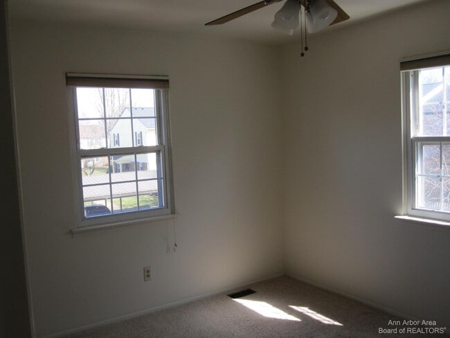 Building Photo - 3238 Alpine Dr