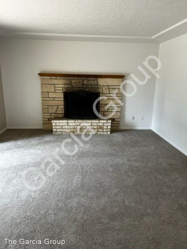 Building Photo - 3 br, 1.5 bath House - 18500 SE Addie St