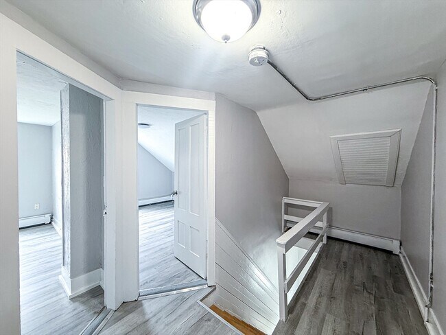 Building Photo - 18 Ellsworth St