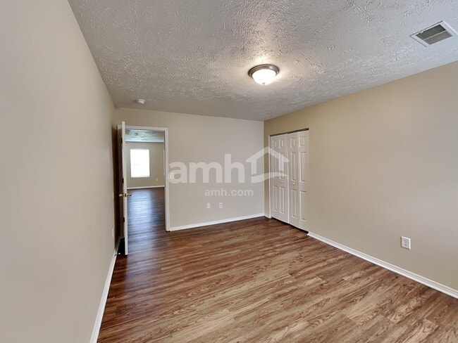 Building Photo - 2727 Sutherland Dr