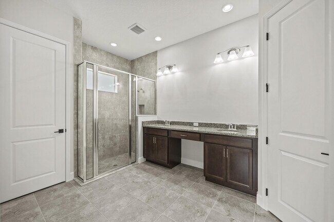Building Photo - 14421 Spruce Pne Dr