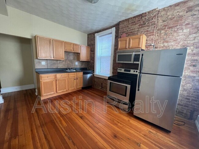 Building Photo - 4658 Tyrolean Ave