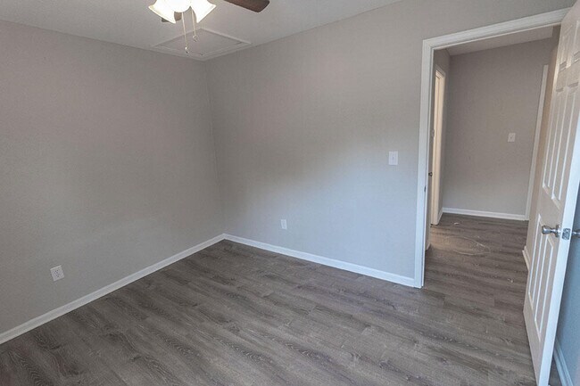 Building Photo - 1330 Godas Cir