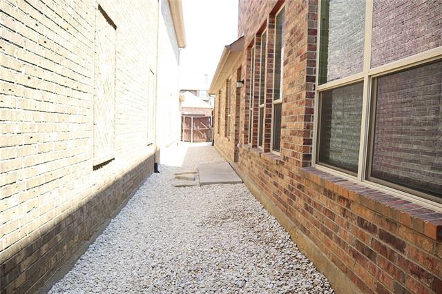 Building Photo - 2467 Embleton Dr