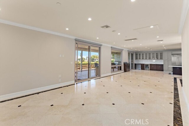 Building Photo - 2 Stallion Rd