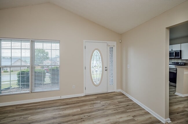 Building Photo - 705 Porter Ln