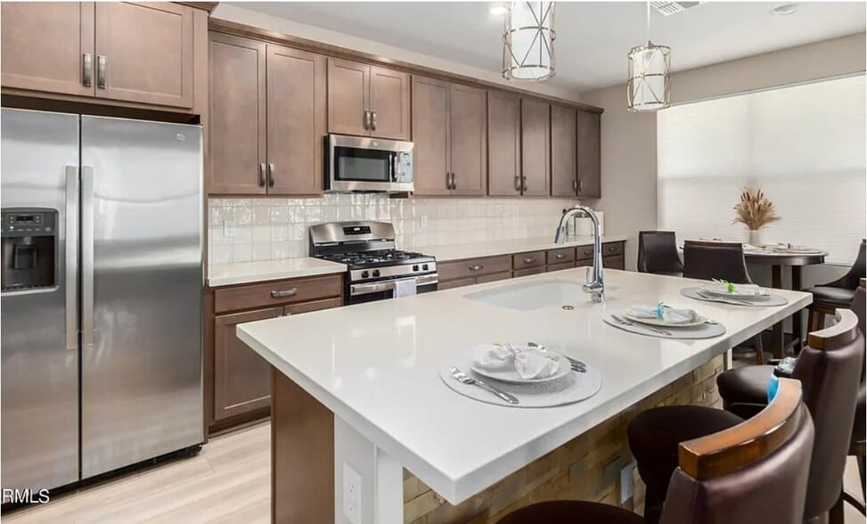 Building Photo - 1111 W. Diamondback Dr.