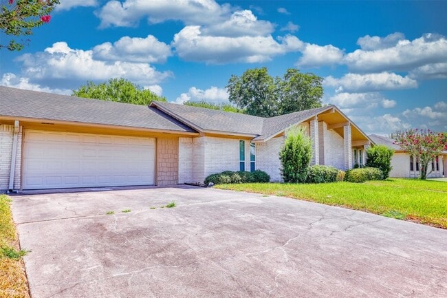 Building Photo - 607 Rosewood Dr
