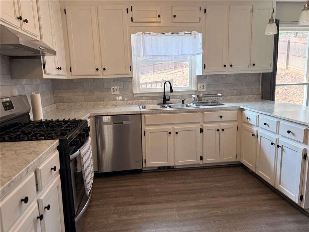 Building Photo - 1424 Shadowbrook Dr