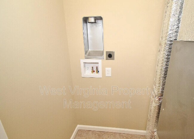 Building Photo - 198 Blackbird Village Cir