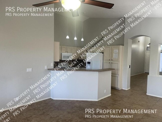 Building Photo - 2152 W Myrtle Dr