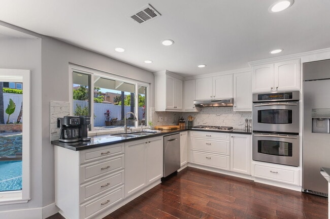 Building Photo - 7446 Trigo Ln