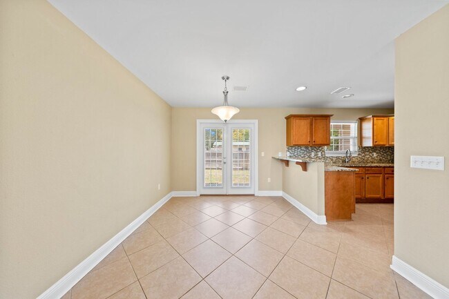 Building Photo - Fantastic 5 Bedroom in Fort Walton Beach!