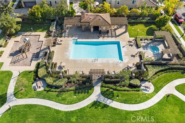 Building Photo - 2556 Pearblossom St