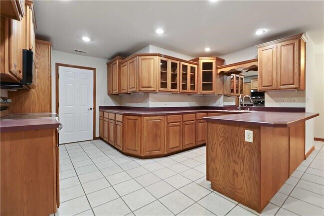 Building Photo - 2915 E Sterling Ct