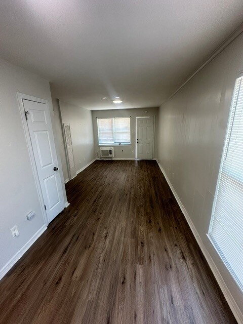 Building Photo - 1058 Poplar Ave