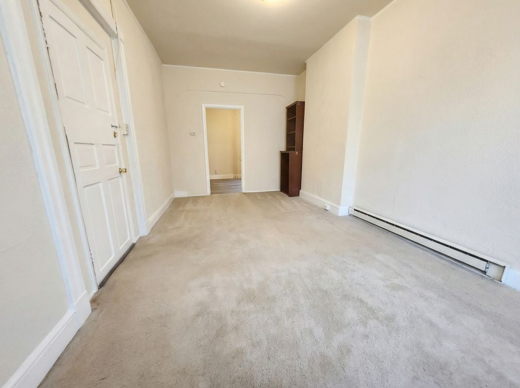 Building Photo - 304 E King St