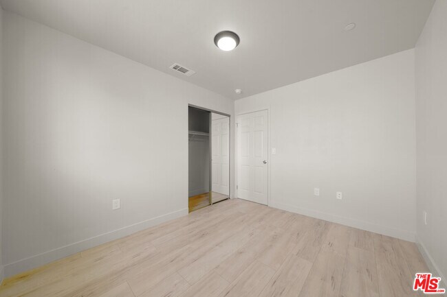 Building Photo - 236 W 84th Pl