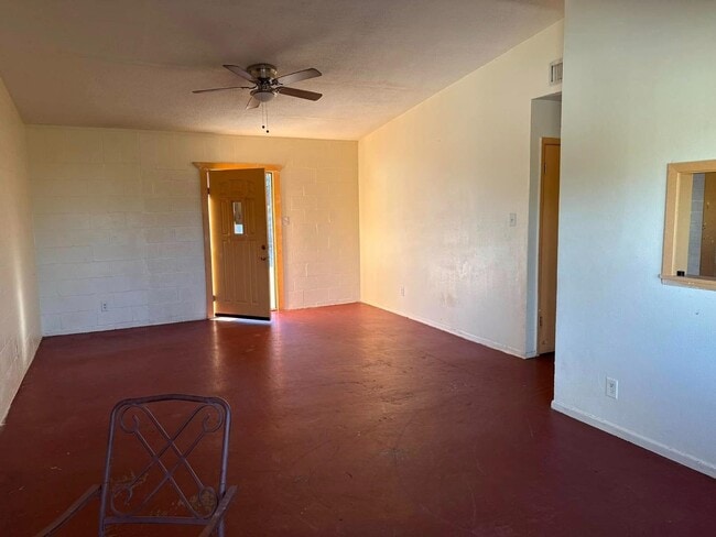 Building Photo - 2703 Diaz St