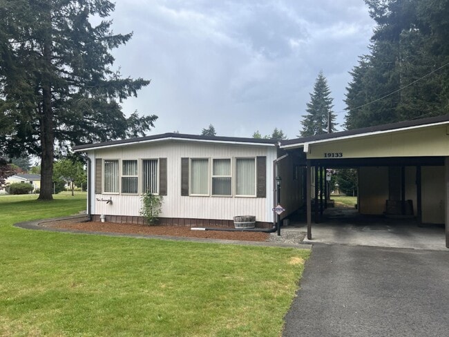 Building Photo - Quiet 3 bedroom home