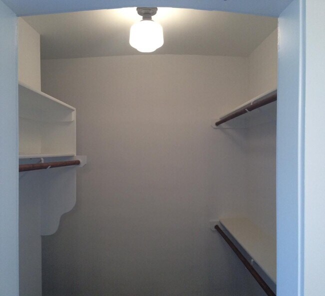 Building Photo - 4200 Mercier St