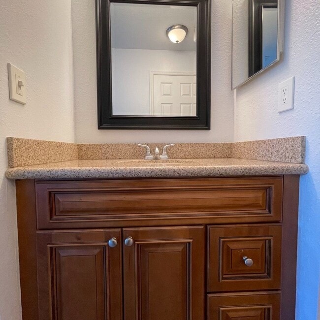 Building Photo - 2B/2.5 Condo in Longwood - Wood floors, great views, large balcony