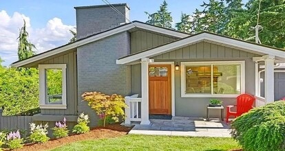 Building Photo - Beautiful, recently remodeled 4 bedroom, 3...