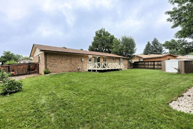 Building Photo - 2 Bedroom Ranch in Loveland with finished ...