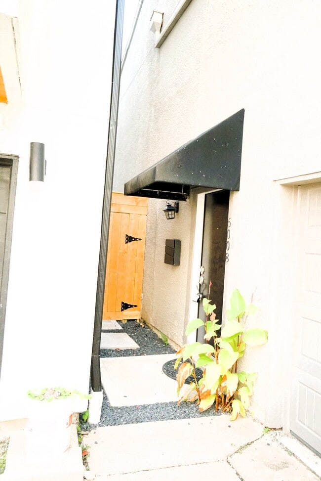 Building Photo - 6008 Inwood Dr