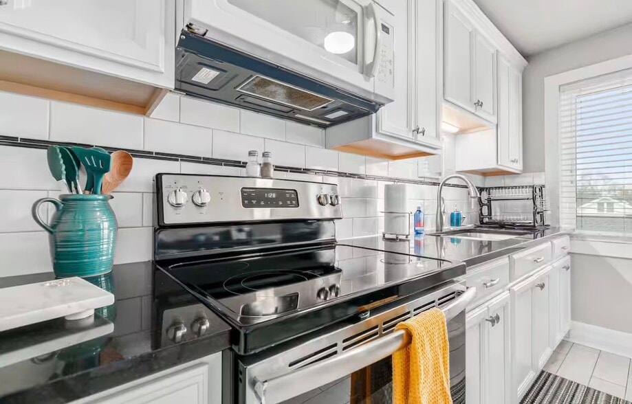 Building Photo - 429 W Ann Arbor Trl