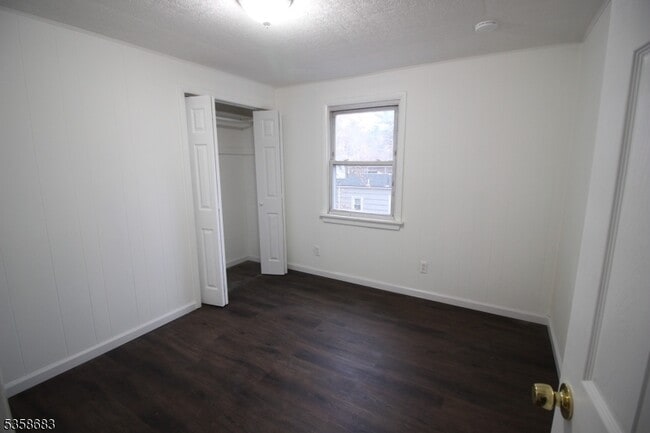 Building Photo - 857 Westfield Ave