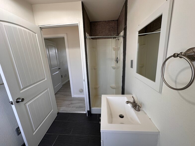 Bath - 1134 Brighton St