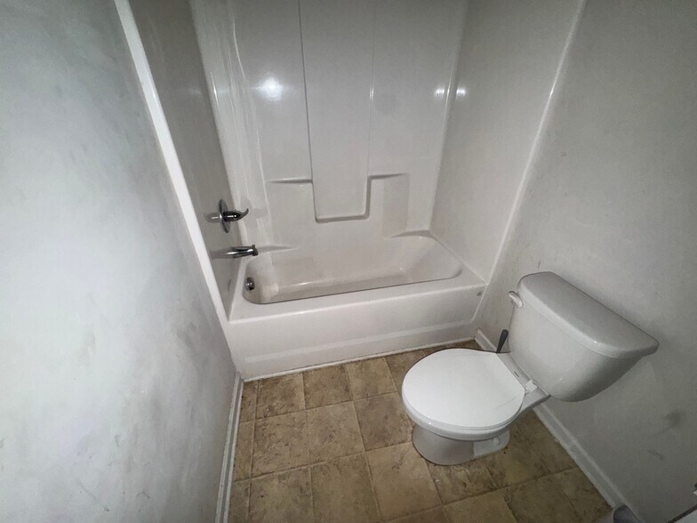 Building Photo - Room in House on Brightside Pkwy