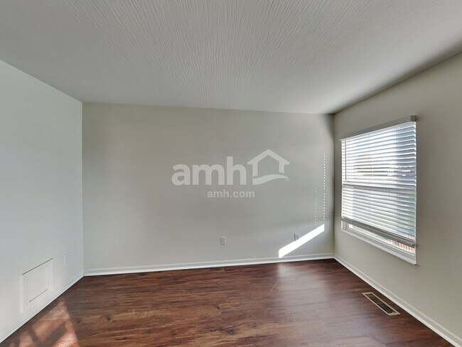 Building Photo - 13 Stoney Bluff Way