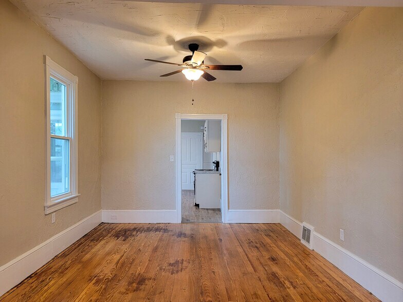 Building Photo - 97 N Reamstown Rd