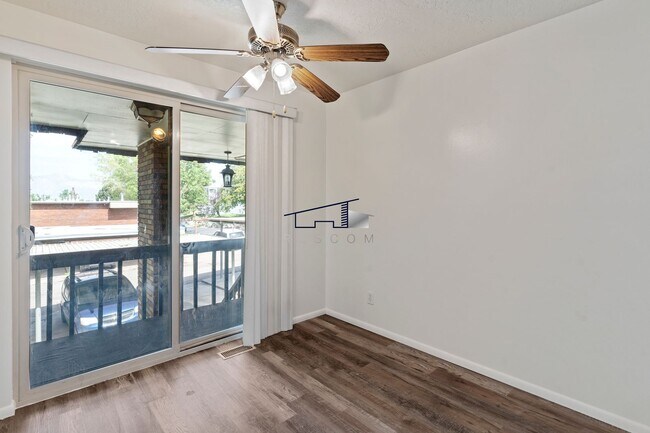 Building Photo - 350 E