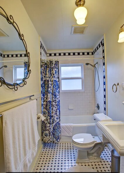 Building Photo - 2107 5th Ave N